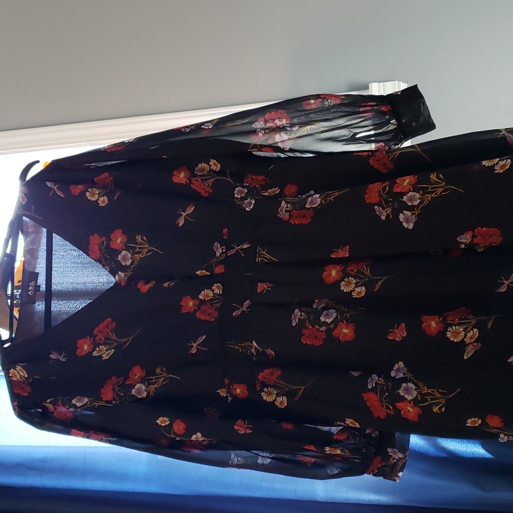 black midi length dress w flowers, sheer sleeves, cinched waist. Sz 1x